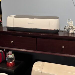 NWOT-Cricut Maker Cutting Machine - Martha Stewart Edition